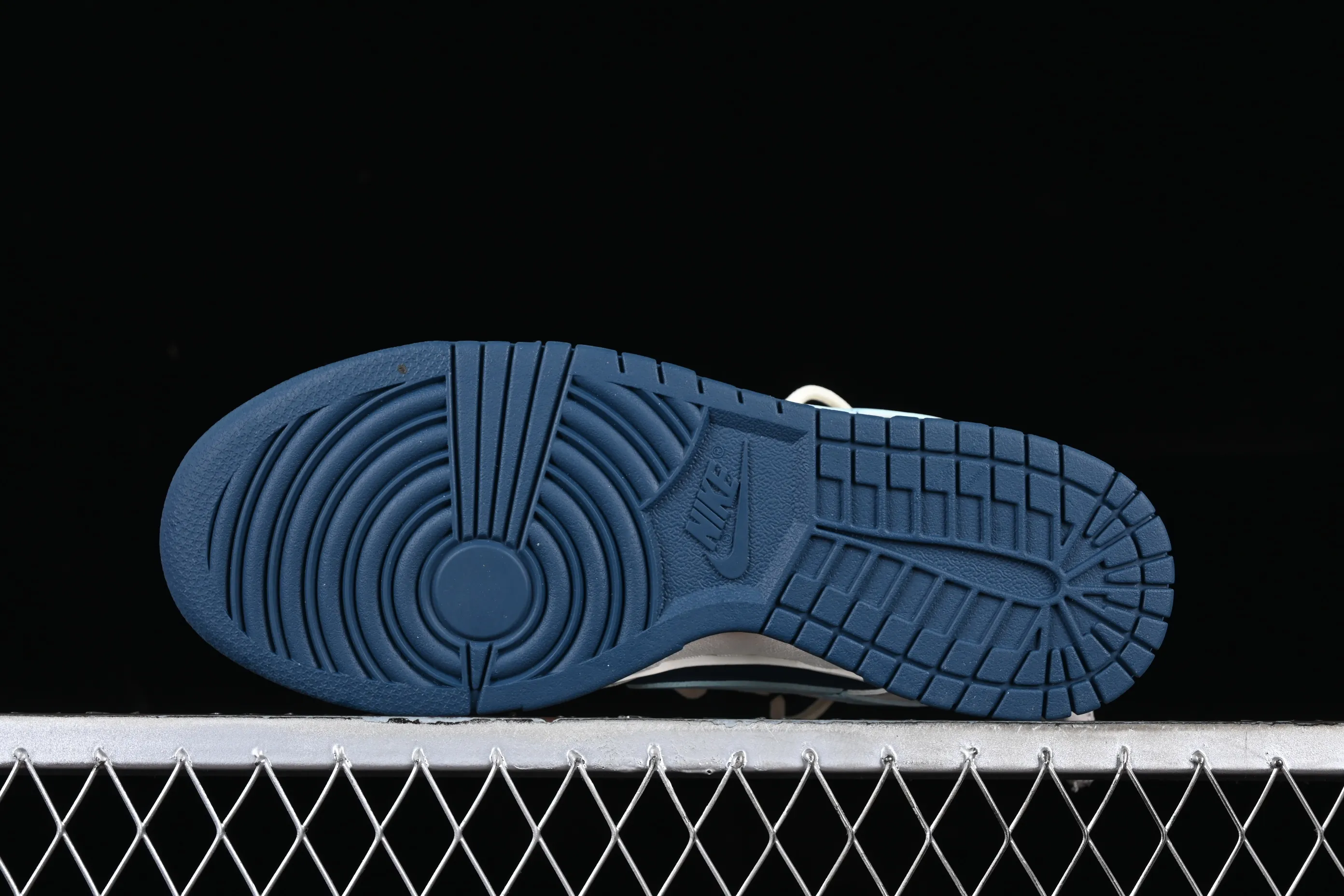 All categories Nk SB Dunk series Nk SB Dunk Low low-top sneakers CS version Nk Dunk Low Retro customized version of deconstructed strapped low-top casual sneakers DD1503-602